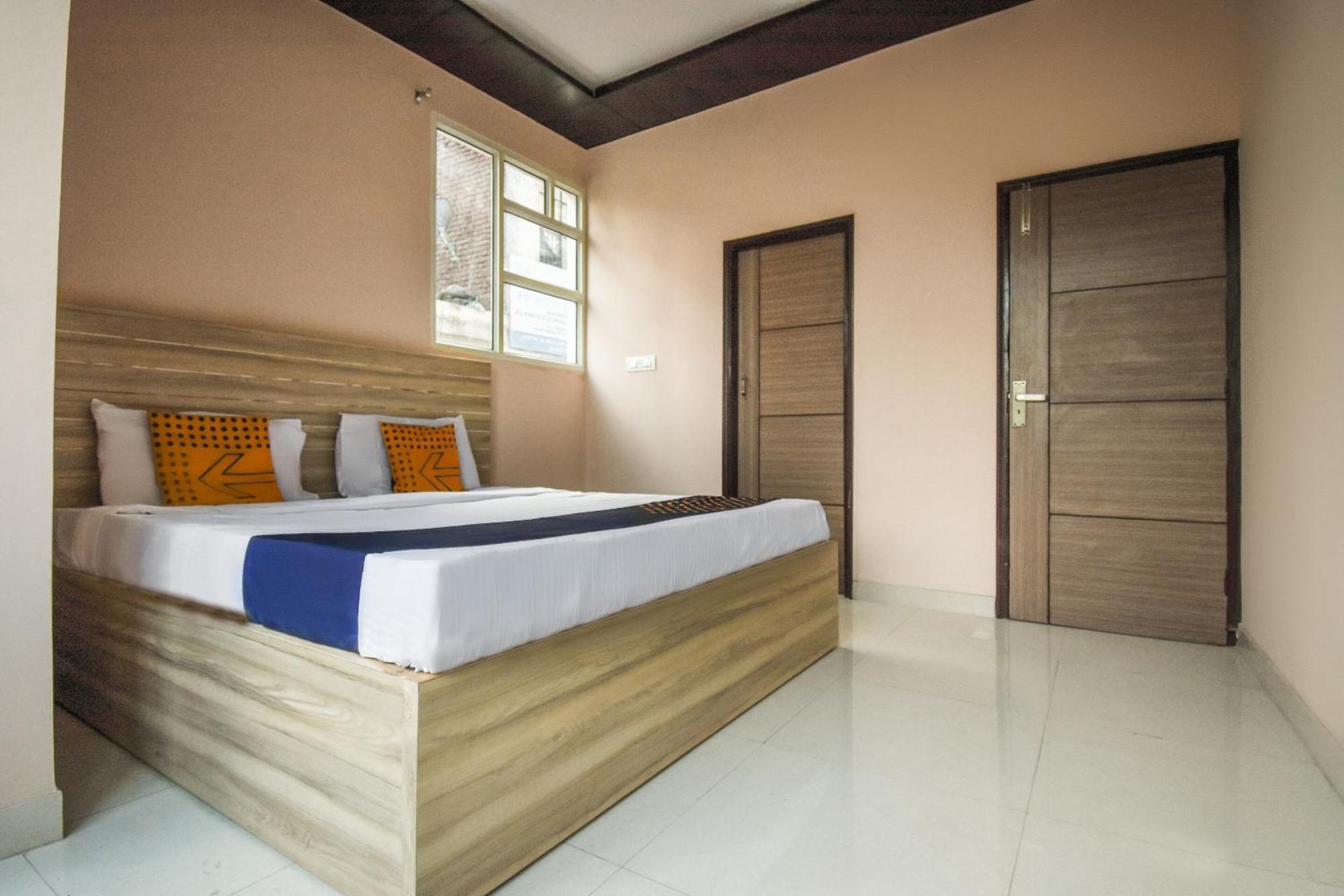 SPOT ON 65851 Hotel Hi Tech Panchkula Buitenkant foto
