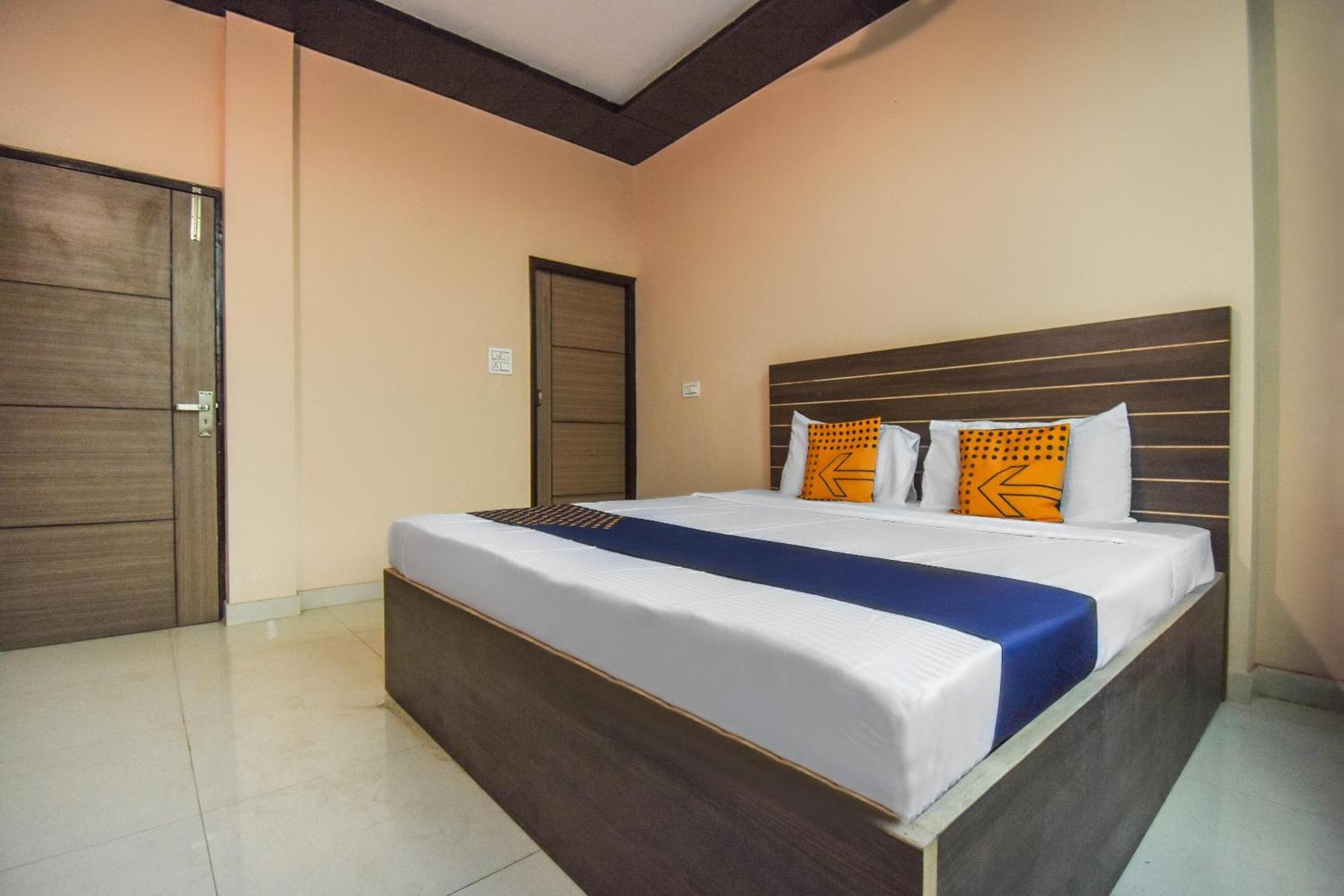 SPOT ON 65851 Hotel Hi Tech Panchkula Buitenkant foto