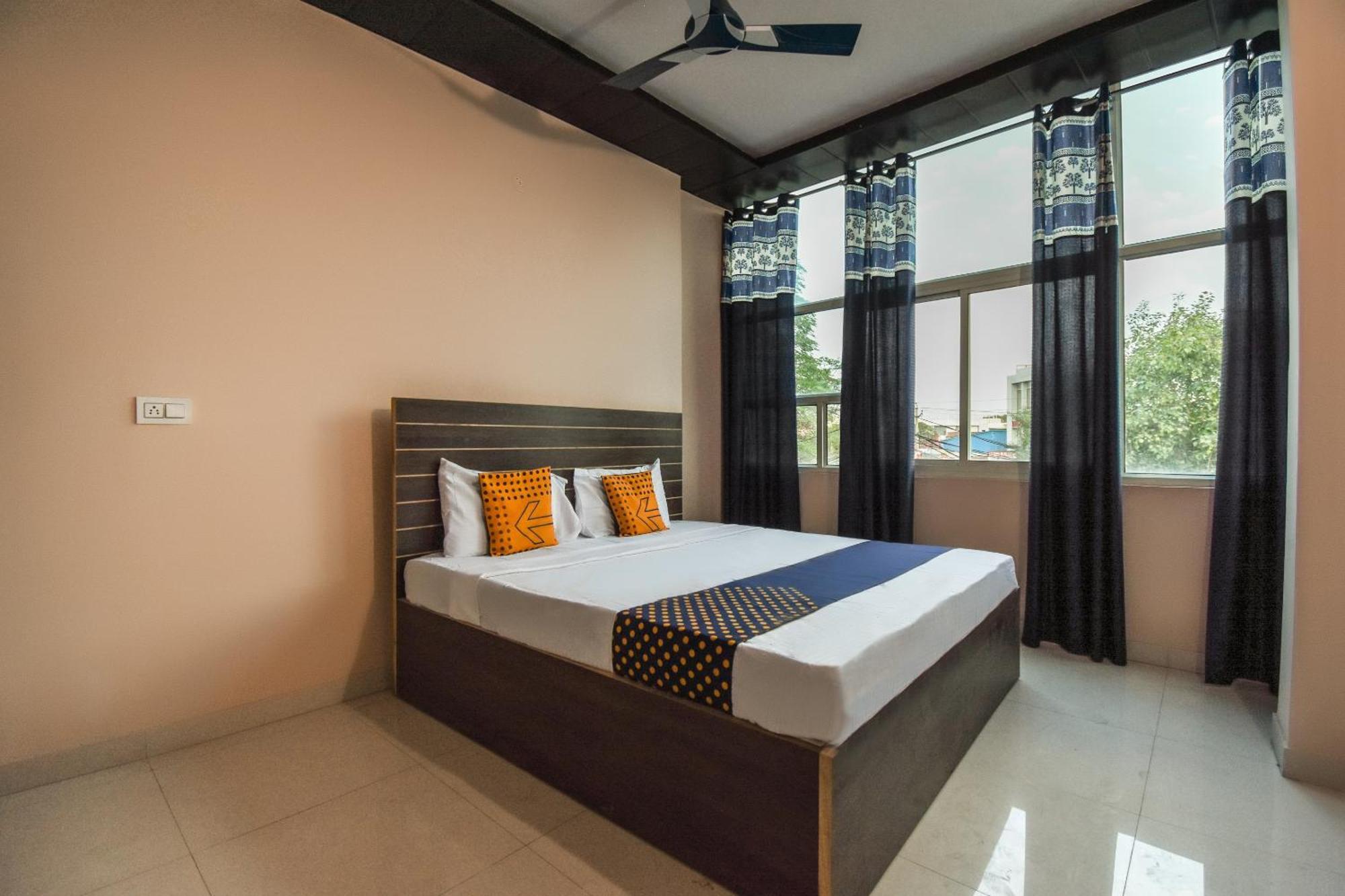 SPOT ON 65851 Hotel Hi Tech Panchkula Buitenkant foto