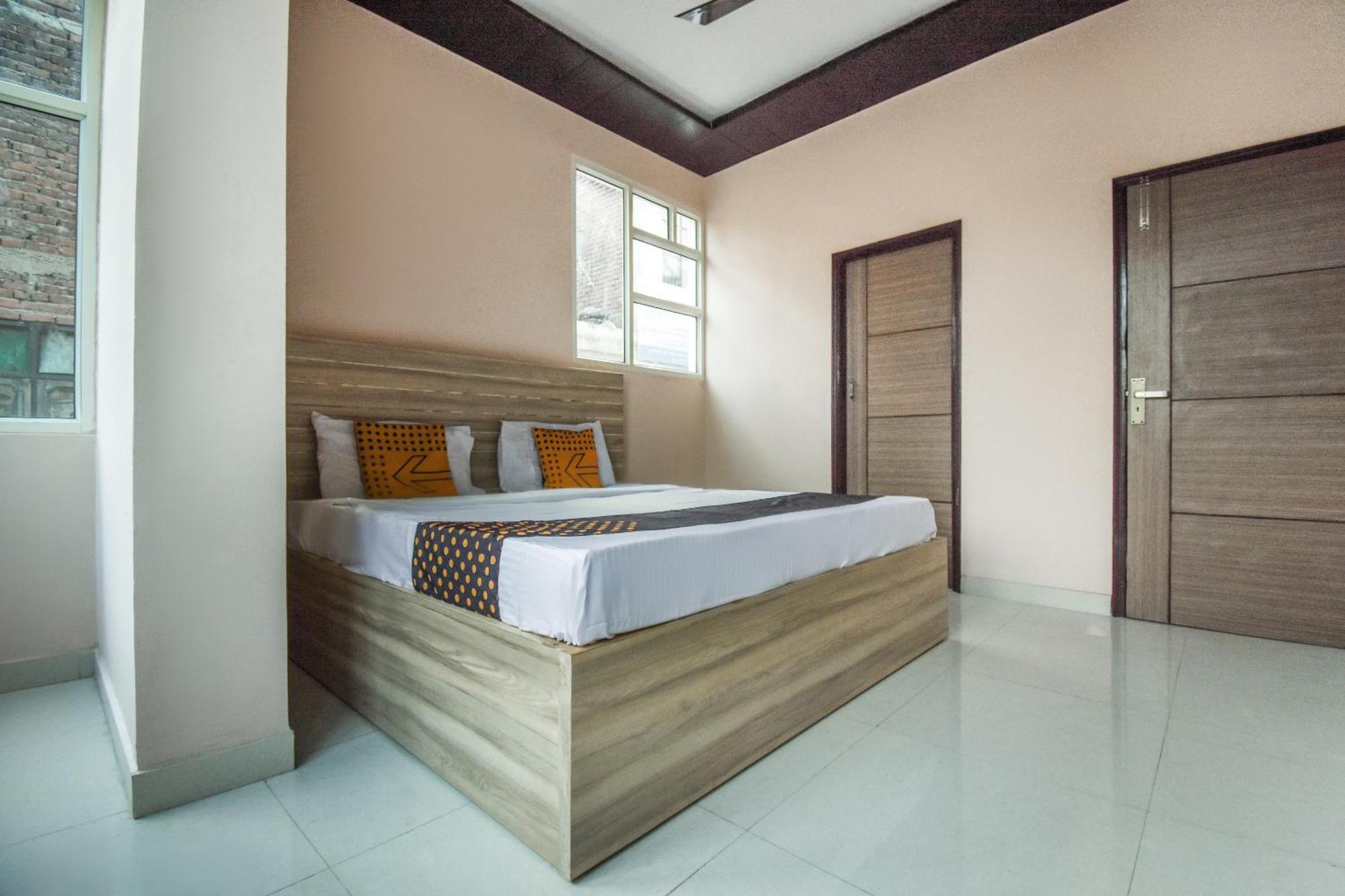 SPOT ON 65851 Hotel Hi Tech Panchkula Buitenkant foto