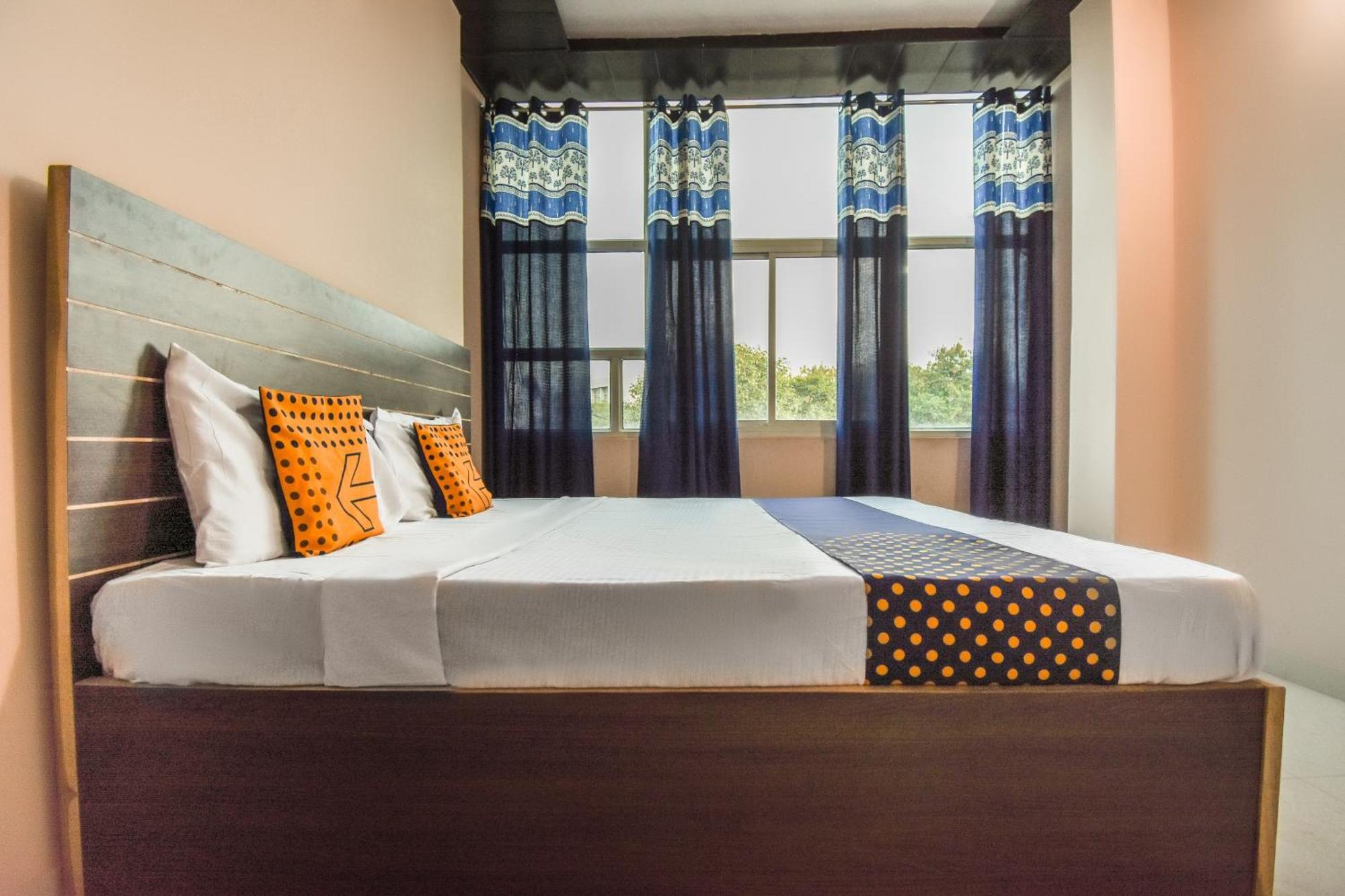 SPOT ON 65851 Hotel Hi Tech Panchkula Buitenkant foto
